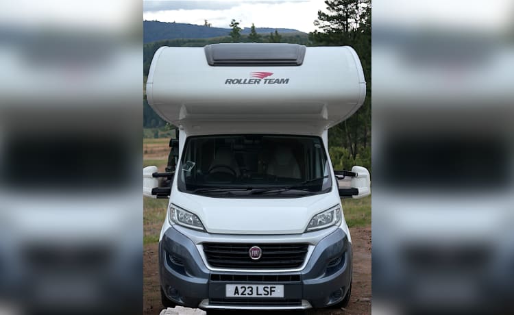 Freemans Fun Bus – 7 berth Fiat Ducato Rollerteam 