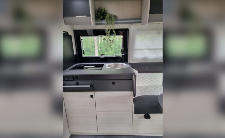 Kampergeluk – Beleef jouw uniek avontuur met onze 4-persoons automaat camper