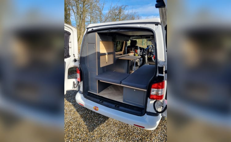 Betty – Customized VW Camperbus, ready to go vanuit Amersfoort!