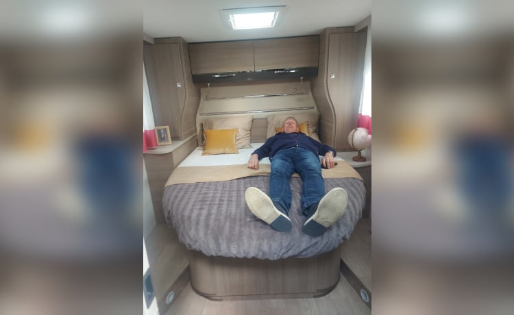 Queen Challenger – Chausson Challenger 4p avec lit queen 2016