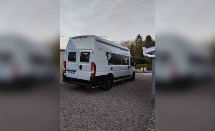 Zebulon  – Fourgon Dreamer Camper Five 5 places