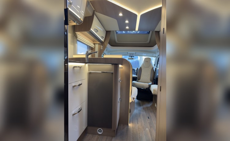 De Vroem Vroem Camper – 5p Bürstner Lyseo Futura TDG690G semi-integrated uit 2024!