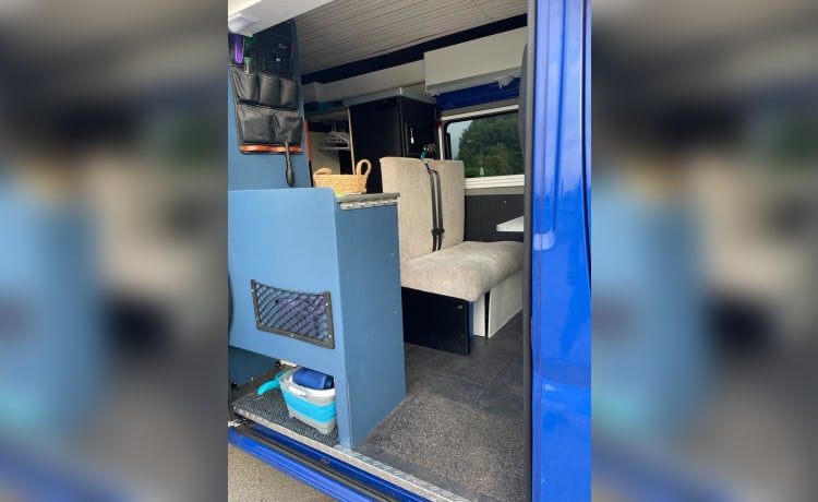 Blue Rambler – Peugeot Boxer bus camper from 2015