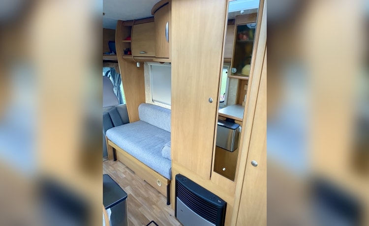 Molly – 2 berth Fiat bus from 2005