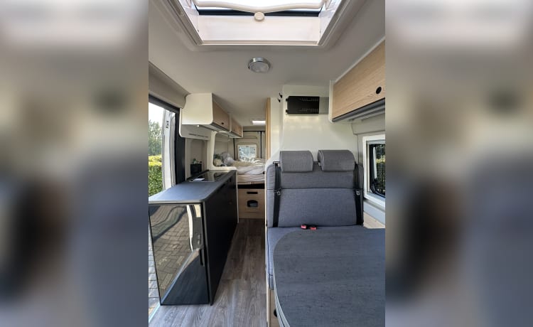 Magic Adventure – 3p Peugeot camper uit 2024 staat vertrekkensklaar