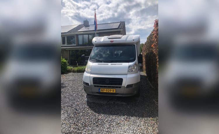 Een Ruime 2 pers. camper zeer compleet.