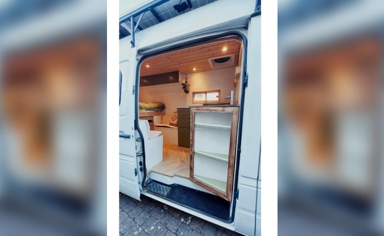 Georgette de Camionette – Der Off-Grid-Camper mit Dachterrasse (mit externem mobilen Heizelement)