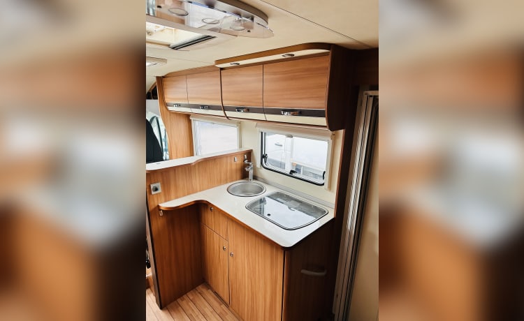 Sunny  – Beautiful 4p Weinsberg R58 from 2014 with air conditioning/TV/satellite and more