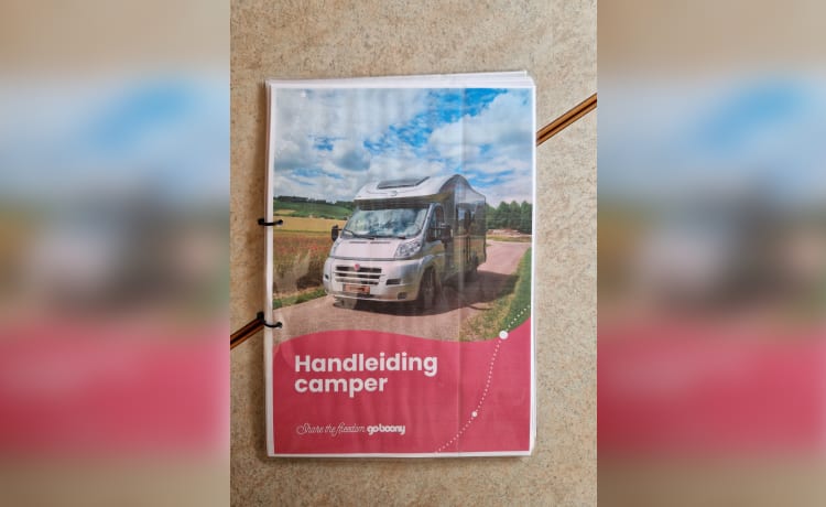 Hymer  – 2p Hymer camper + fietsendrager