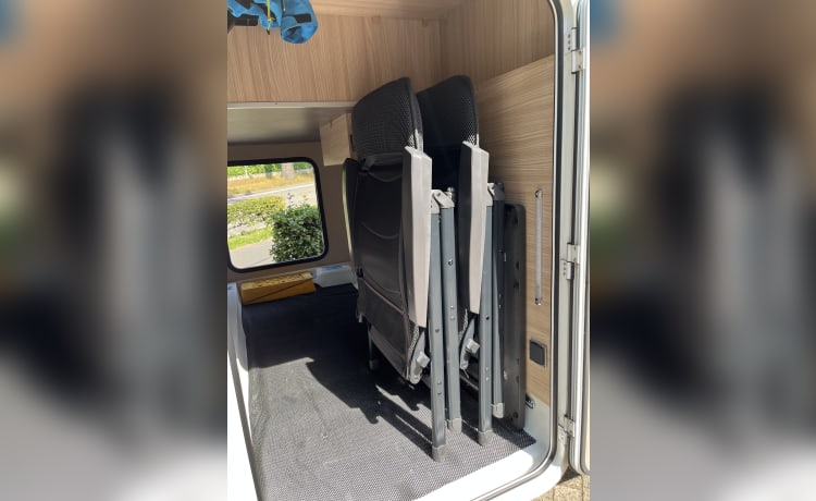 Florium – Luxury camper for 2 people (2020) from the Fleurette class segment!