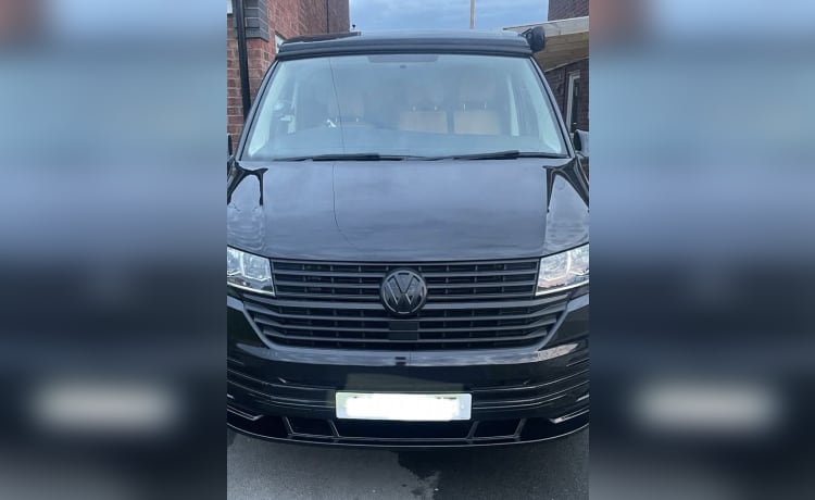 Mitch  – Schitterende VW T6 Camper King Conversie. 4 slaapplaatsen, 5 zitplaatsen en trekt de aandacht!