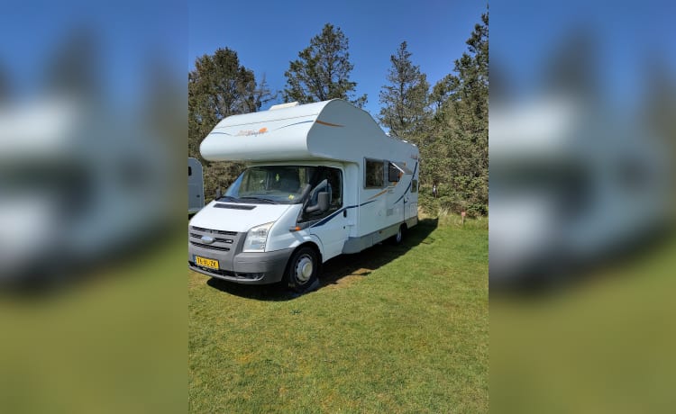 Ons huisje op wielen – Alkoof Camper - 5 personen