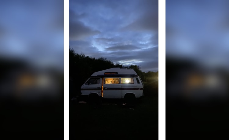 Velma – 4 berth Volkswagen campervan from 1988