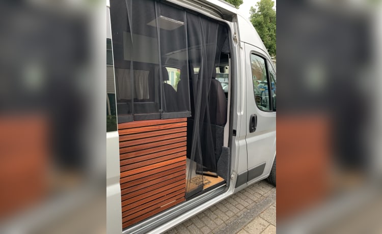 Kamper Deluxe – 3p Stoere Fiat Ducato  camperbus