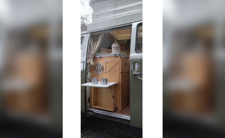 Natalie 1973 – 4 berth Volkswagen campervan from 1973