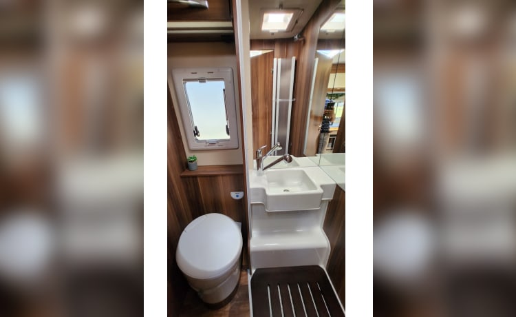 Roller Team – 6 berth, 6 belt Luxury Motorhome, Autoroller, low profile, new shape