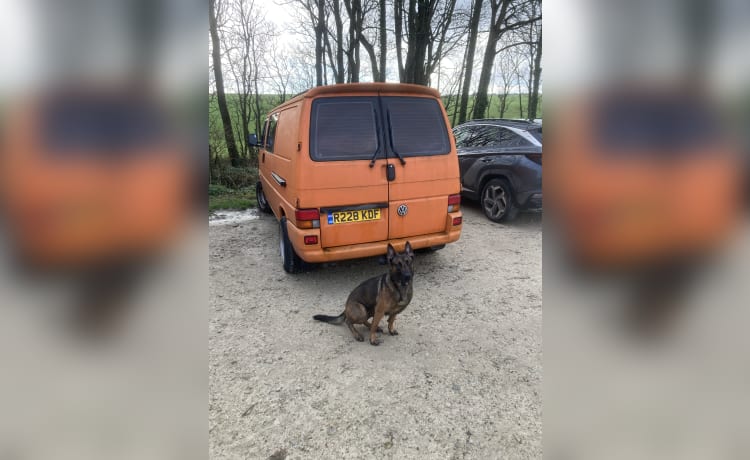 Orange Beast – 2 berth Volkswagen bus from 1996