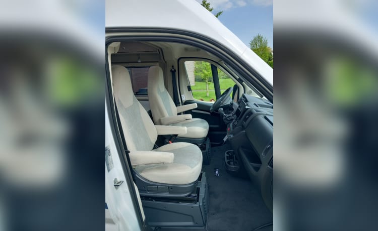 Amapola-van – Te huur Carado campervan uit 2024