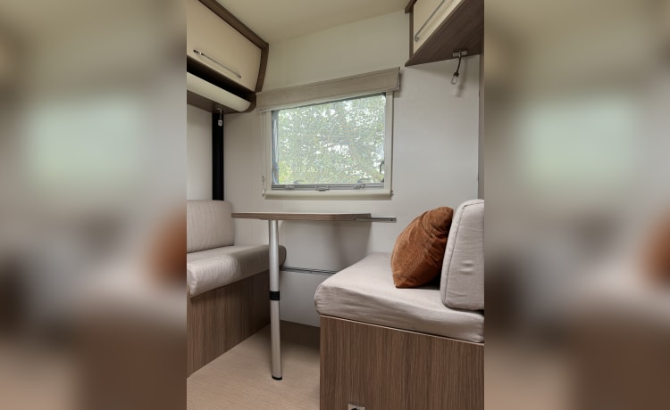 5p integrated family camper with air conditioning!