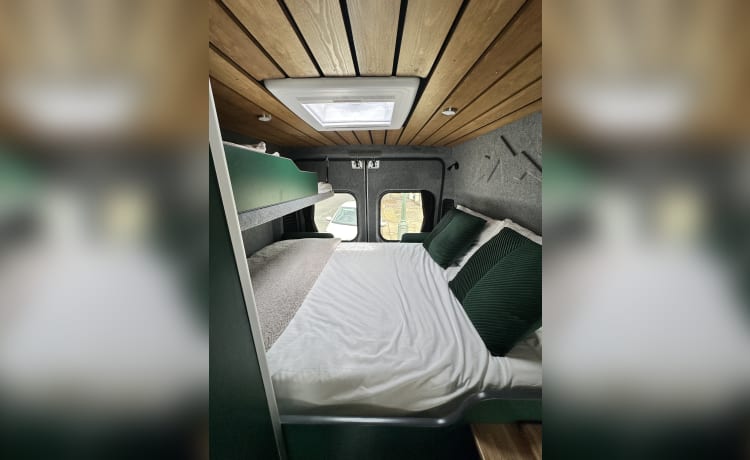 Elsie – 5 berth Citroën campervan from 2019