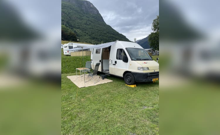 Moes – Fiat Ducato uit '98 voor twee personen