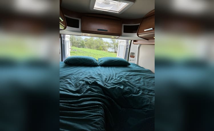 MaliBUS – Malibu Carthago luxe camperbus 2P