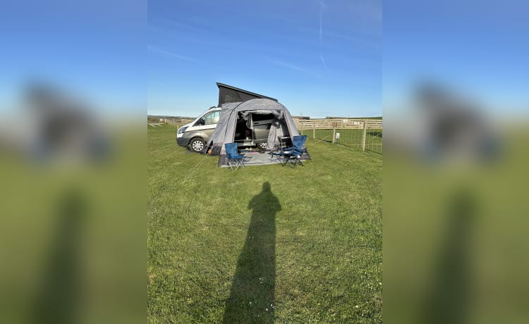 Tommy – Ford Campervan mit 4 Schlafplätzen, Baujahr 2015
