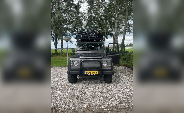 Woeste Willem – 5p Land Rover Defender Automatic from 2006 with roof tent and side tent