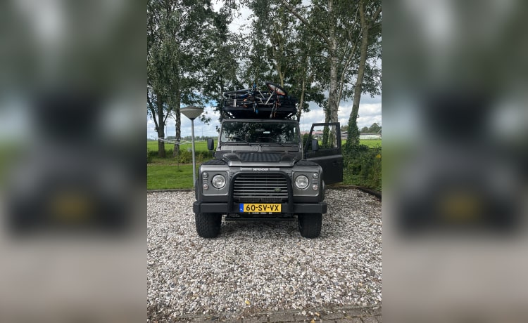 Woeste Willem – Land Rover Defender Automatic 5p del 2006 con tenda sul tetto e tenda laterale