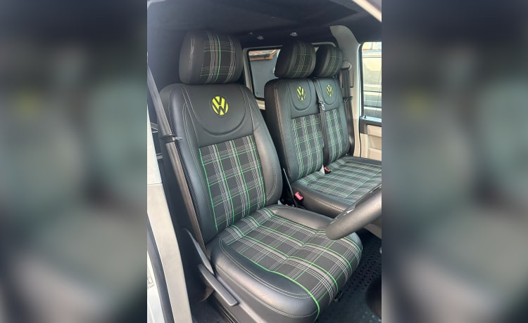 Frankie’s camper  – 4 berth Volkswagen campervan from 2017