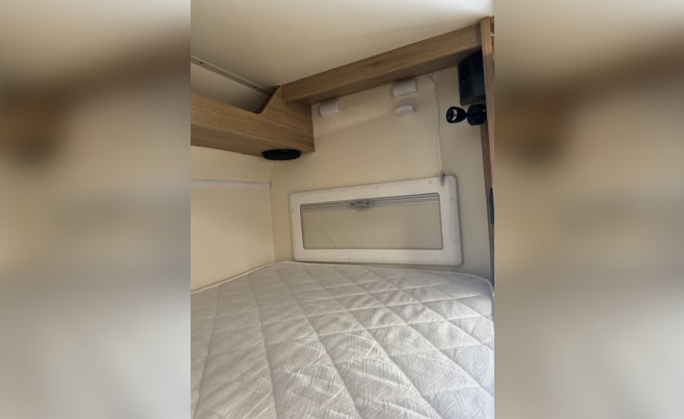 LEIA – Luxury 4 Berth Motorhome - Dog Friendly 