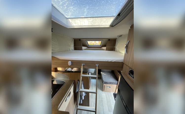 Camping-car Pilote de luxe spacieux pour 4 personnes, nombreux extras, lit Queen, demi-intégral, 2013