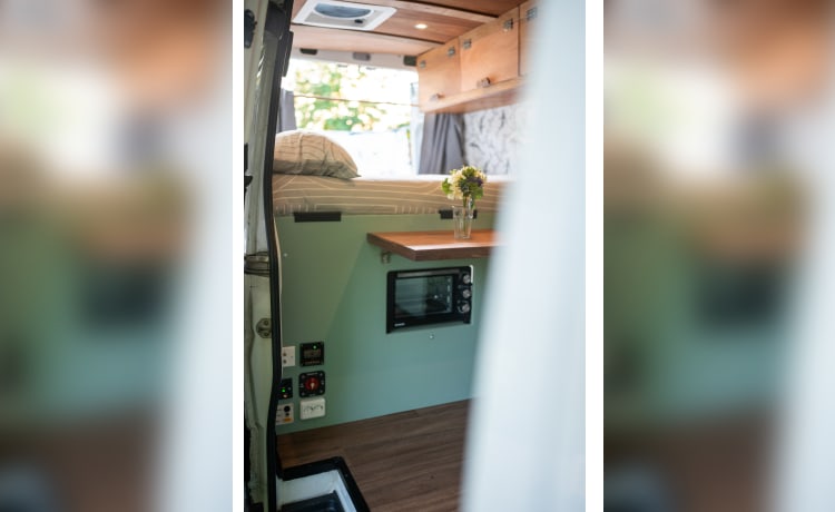 Overwinning – Avventuroso camper VW completamente off-grid, energia solare e letto lungo