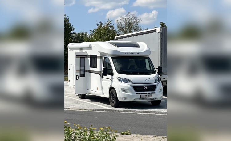 Florium – Camping-car de luxe pour 2 personnes (2020) du segment de la classe Fleurette !