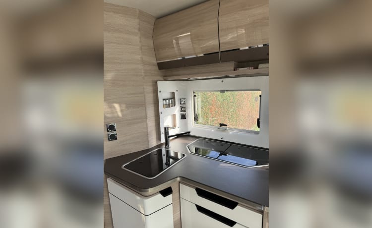 Ervaar Ultiem Reiscomfort met Onze Luxe Rapido Camper!