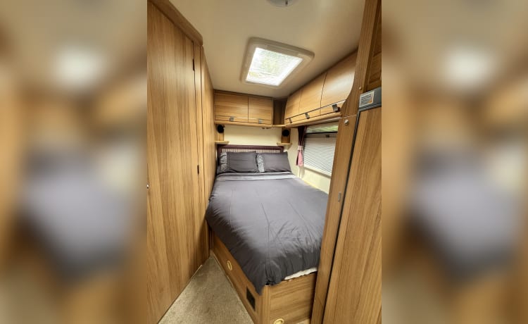 Bertha – 5 berth Peugeot semi-integrated from 2012