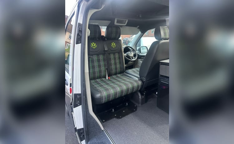 Frankie’s camper  – 4 berth Volkswagen campervan from 2017