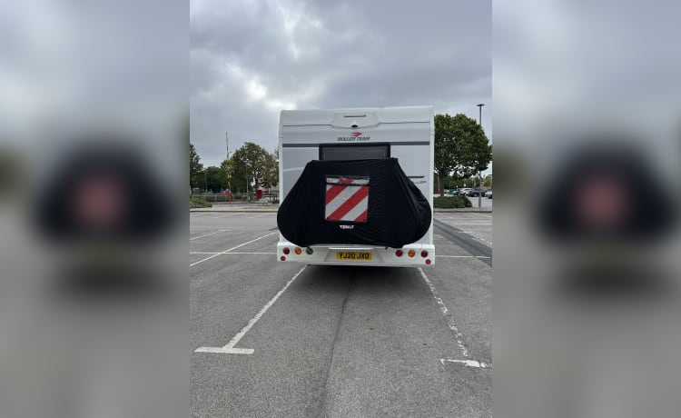 Alan – 6 berth Roller Team alcove from 2020