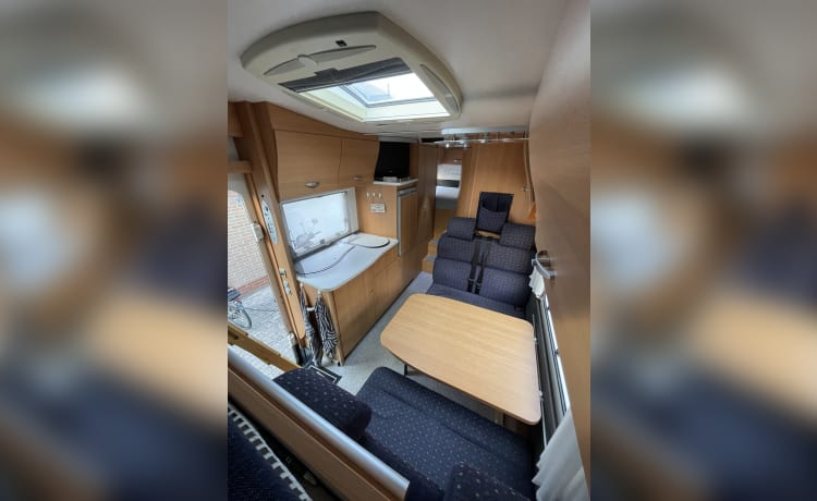 Sun traveller – Very neat and complete 6p Knaus alcove built in 2005 with air conditioning