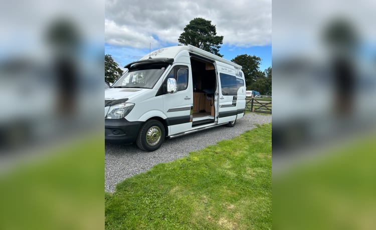 Mercedes-Benz camper met 4 slaapplaatsen uit 2015