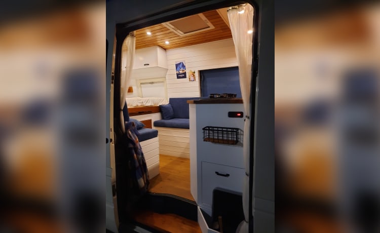 Cozy and neat VW camper bus 2.5TDI