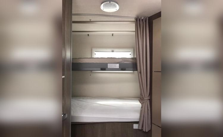 Brand new, perfectly maintained comfortable family camper