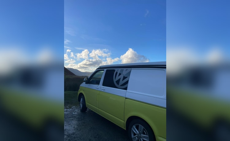 Daisy – 4 persoons Volkswagen Camper Van (nieuw omgebouwd 2022)