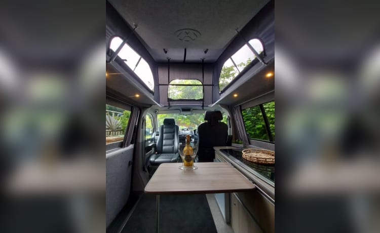 Great value cheapest on Goboony – Great looking Vw campervan 4 birth with awning 