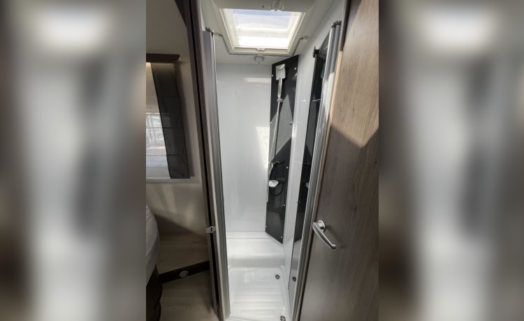 Chausson 758EB titanium  – 4p Chausson semi-integrated uit 2019