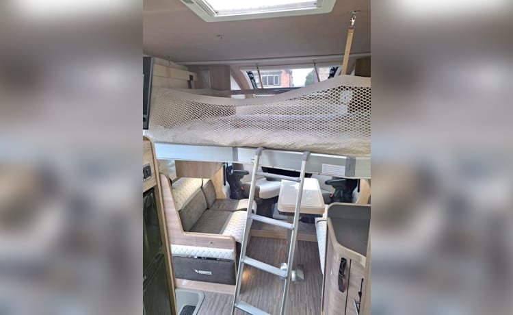 Luxe camper met 4 slaapplaatsen - Mobilvetta Kea P90