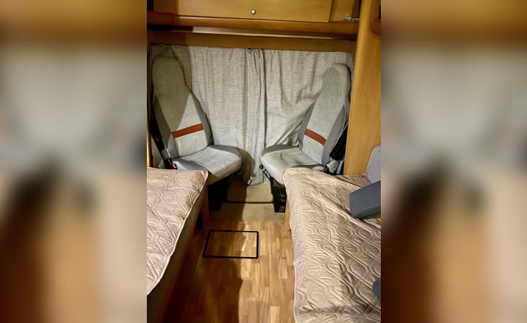 Molly – 2 berth Fiat bus from 2005