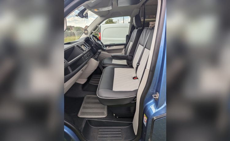 Smurf – 4 berth Volkswagen campervan from 2019