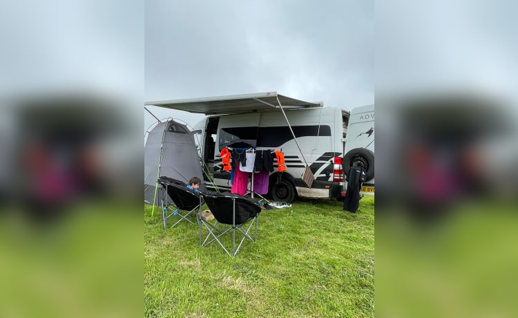 Vansie – Mercedes-Benz Sprinter Race Van Camper 5 Slaapplaatsen