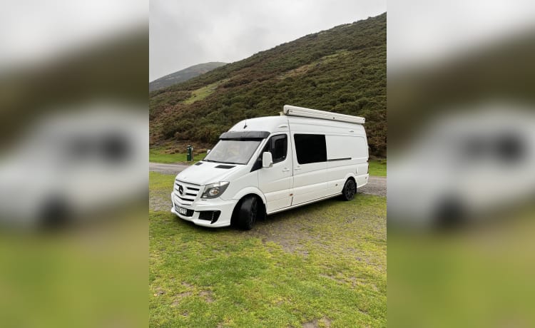 Sport Home  – Mercedes Sprinter Camper Van LWB 4 Couchettes 2015